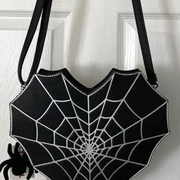 Mad Engine Halloween Spider Web Heart Backpack Purse - New - Picture 2 of 4